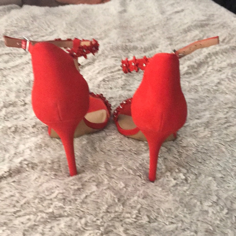 High heals - Picture 3 of 3